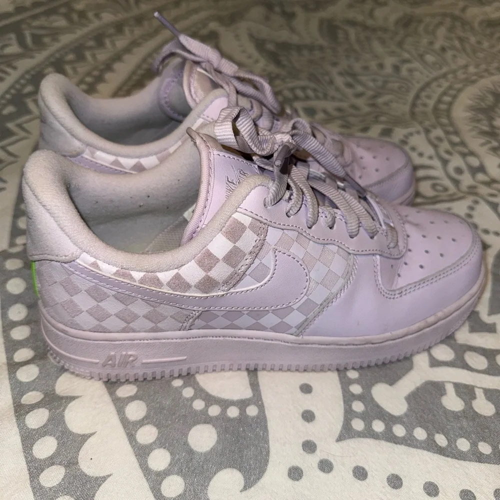 Nike Women’s Air Force 1 Low ‘Barely Grape’ - Picture 3 of 4